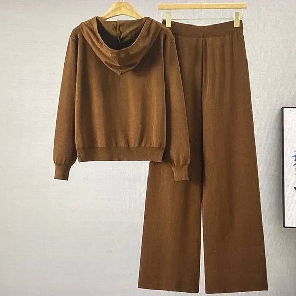 ALO Yoga Brown Track Pants & Joggers Set - Picture 2 of 6